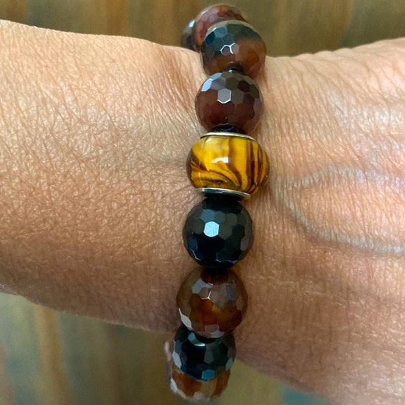 Faceted Agate Stretch Bracelet - Picture 4 of 5